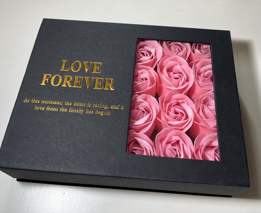 Луксозни подаръчни кутии с розови,червени и лилави вечни рози