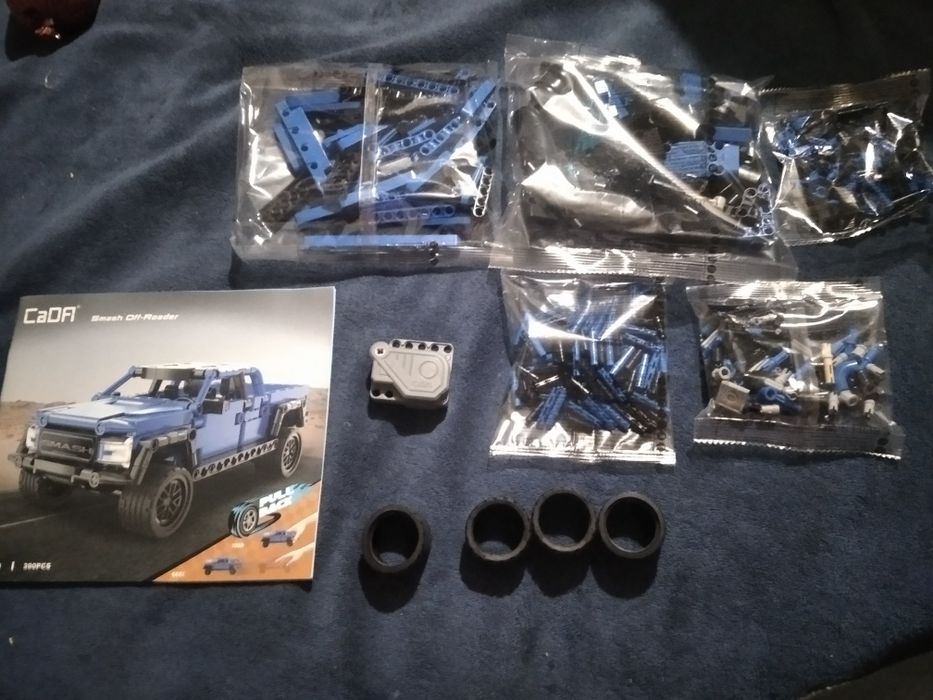 Продавам детска кола за сглабяне лего