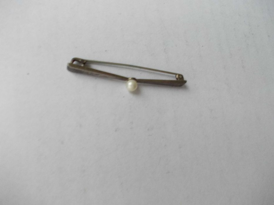 Brosa veche din argint cu perla 3