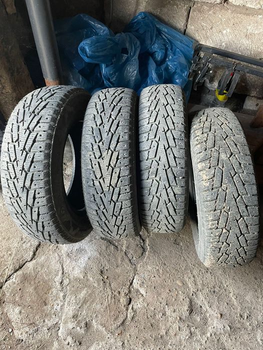 Продам зимние шины 185 70 R14