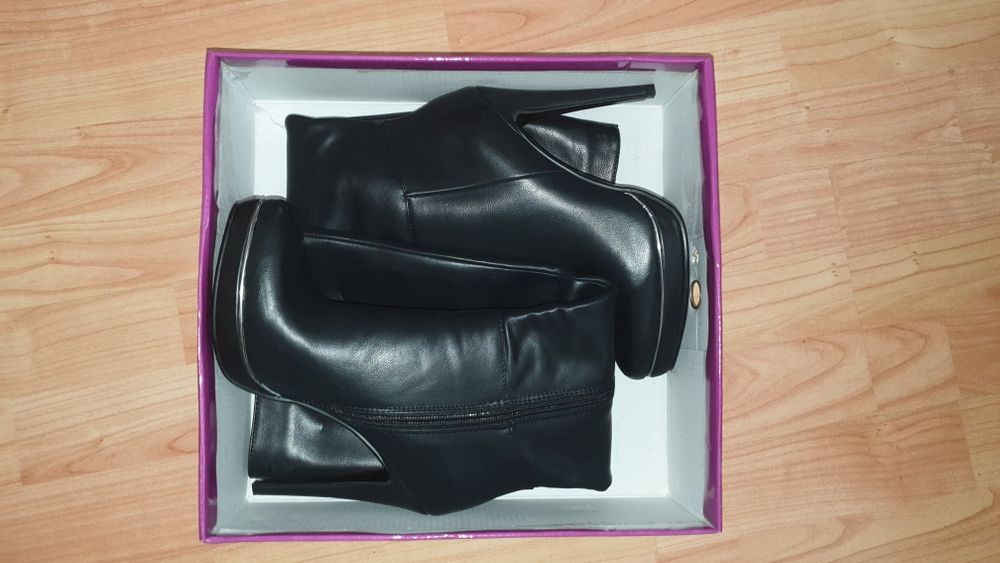 Дамски  боти и ботуши 38 и 39 номер