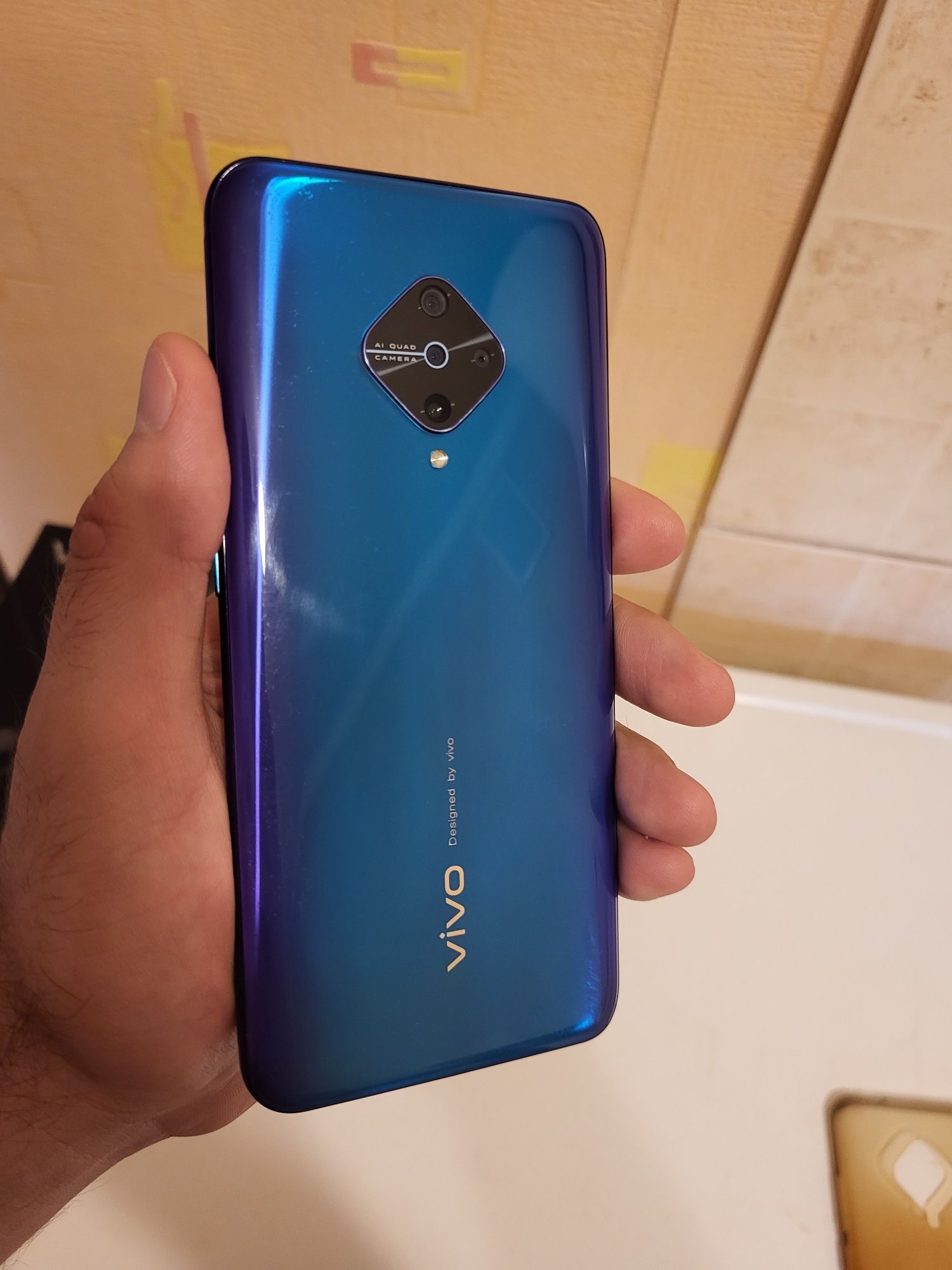 Vivo V17 (1920), хорошее состояние, полный комплект, торг при покупке!