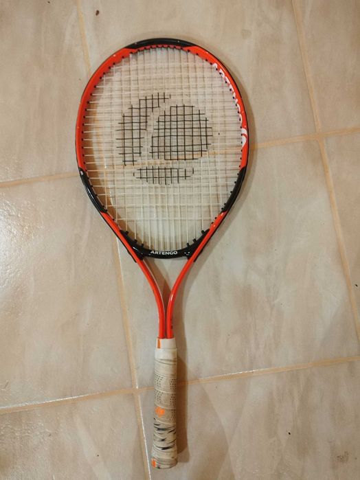 vand racheta de tenis artengo