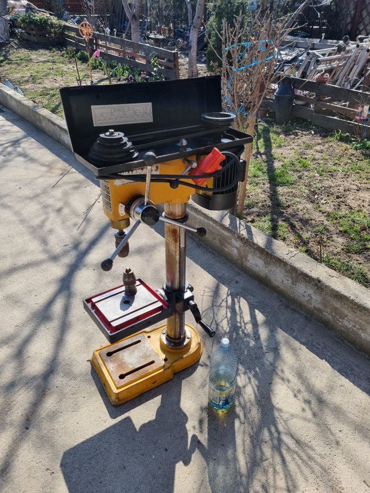Bormasina de banc cu coloană profesionala model vachi