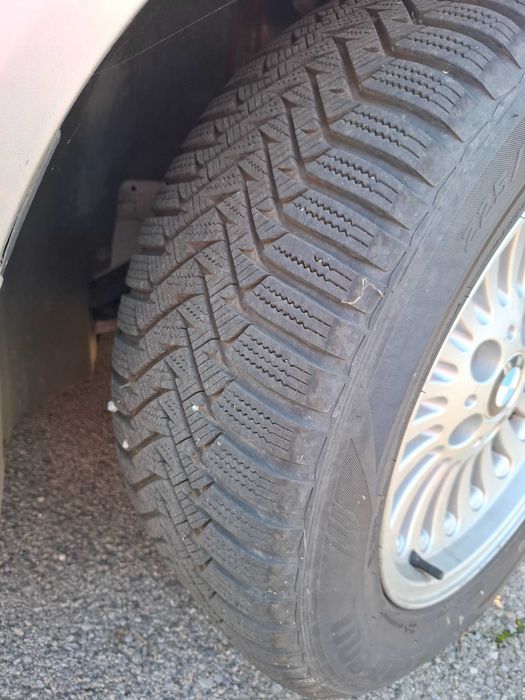 Продавам джанти с нови зимни гуми 225/55/16 за БМВ Е39