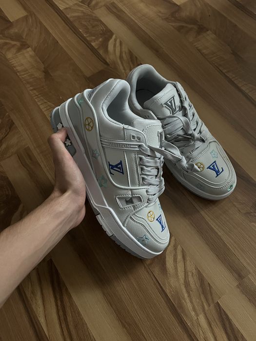 Louis vuitton trainers grey