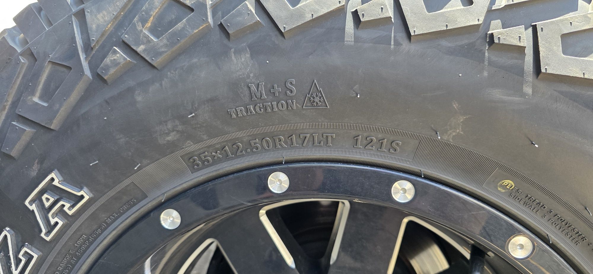 Продавам гуми 35/12.5/17 ROADCRUZA RA1100 AT