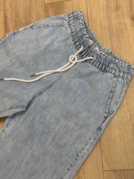 Продам джинсы момс бананы Bershka