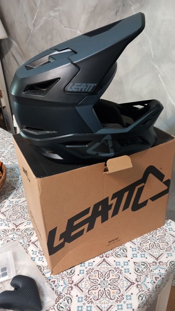 Casca DH full face Leatt Gravity 4.0, marimea L