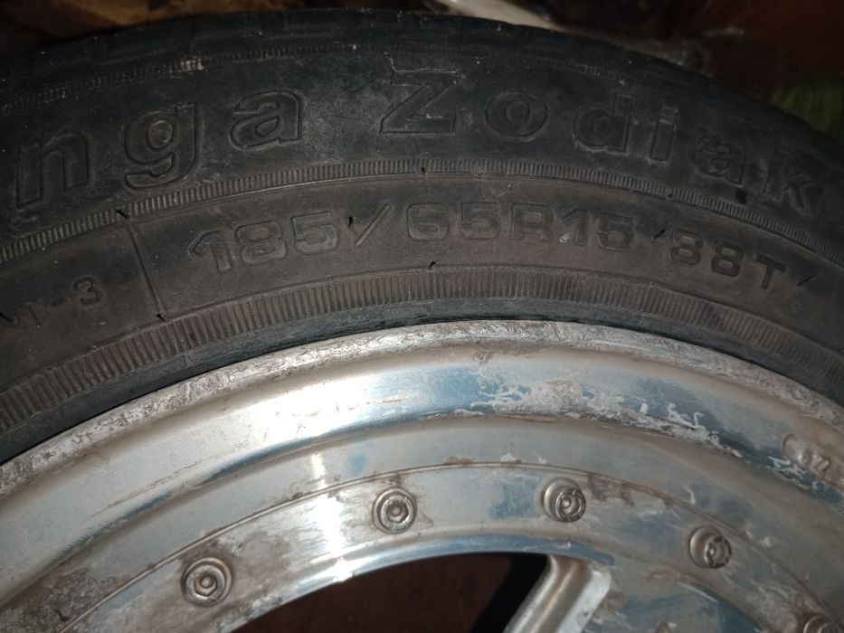 Продам 4 колеса, размер 185|65R15. Диск не варенный, трещин нет .