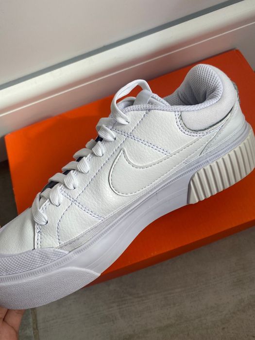 Дамски маратонки Nike