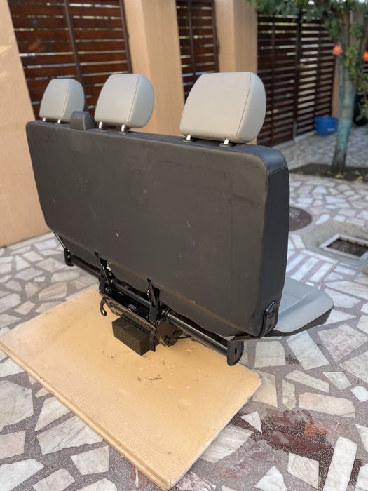 Bancheta 3 Locuri VW Caravelle Transportet T5 Tapiteria este din piele
