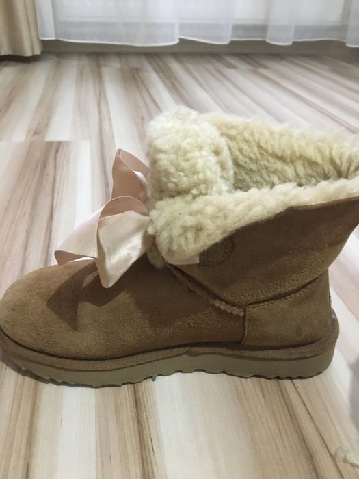 ugg uri marime 37