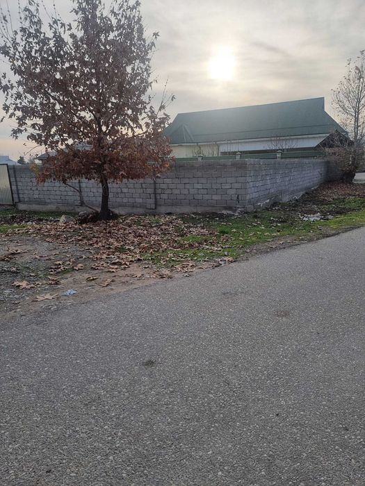 Sohibqiron mahallasi binosi ro'parasida yer uchastkasi