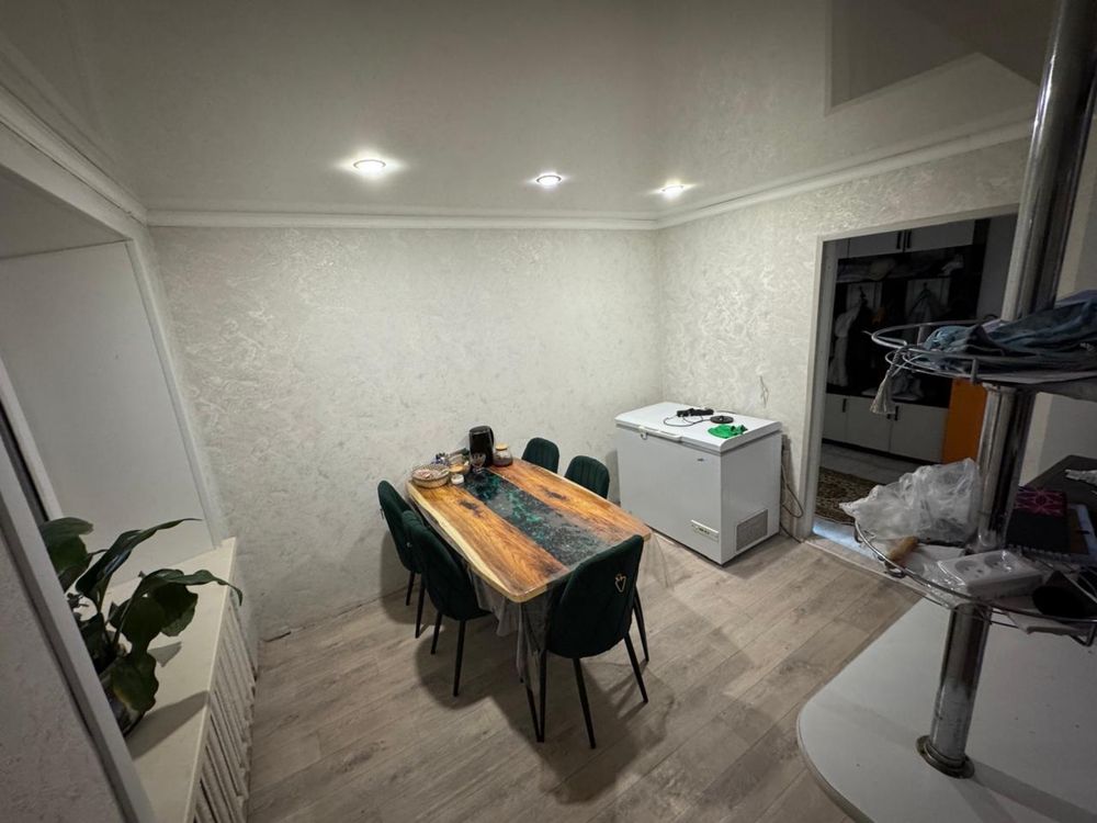 Продам перепланированную из 4-х в 3-х комнатную кввртиру