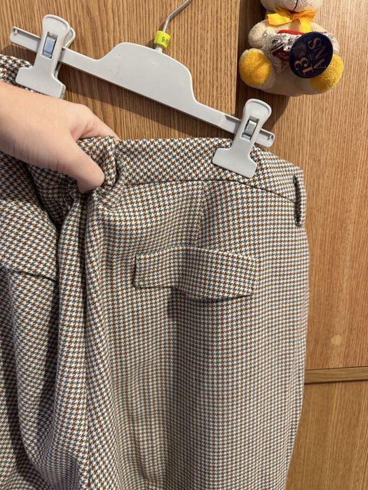 Pantaloni grosuti in carouri