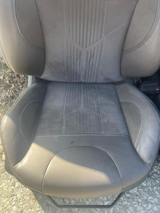 Кожен салон с плат посредата кафяв на цвят Пежо 2012год Peugeot 2008