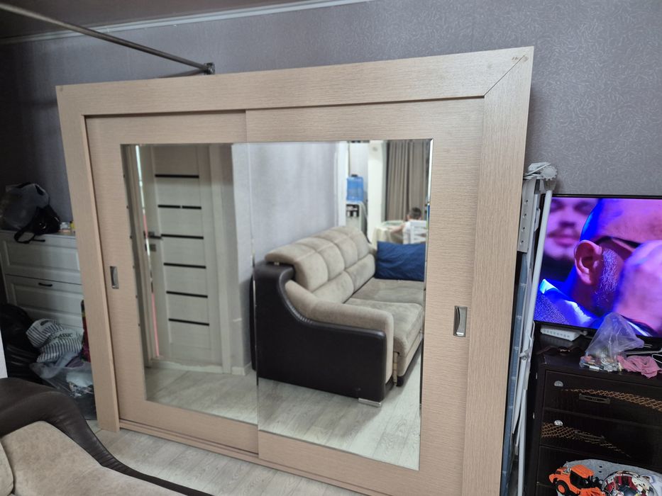 Продам шкаф-купе срочно