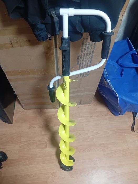 Ледобур.  айсберг