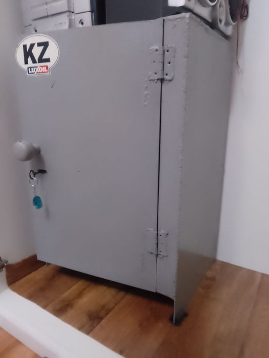 Сейф металлический