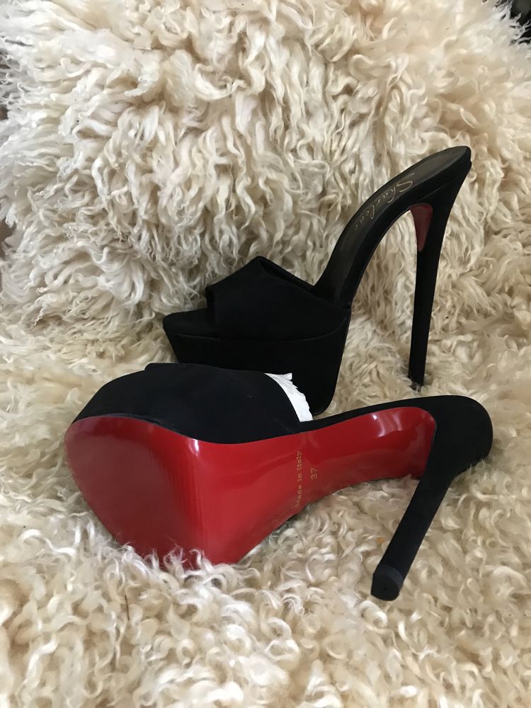 Pantofi cu toc inalt