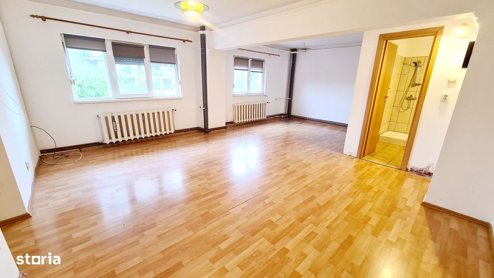 Inchiriez apartament 3 camere nemobilat zona Micalaca - ID : RH-43738