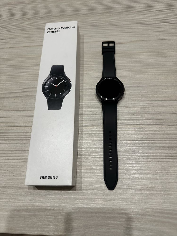 Смарт-часы Samsung Galaxy Watch 4  Classic