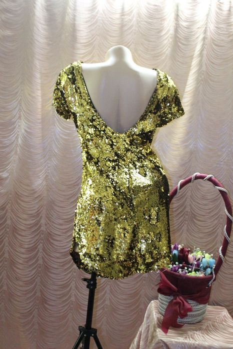 Продам коктейльные платья