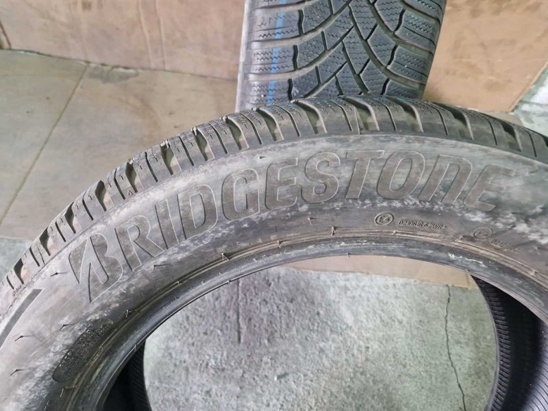 2 Bridgestone R19 235/55
зимни гуми 
DOT4323