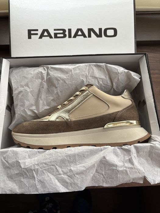 Дамски спортни обувки