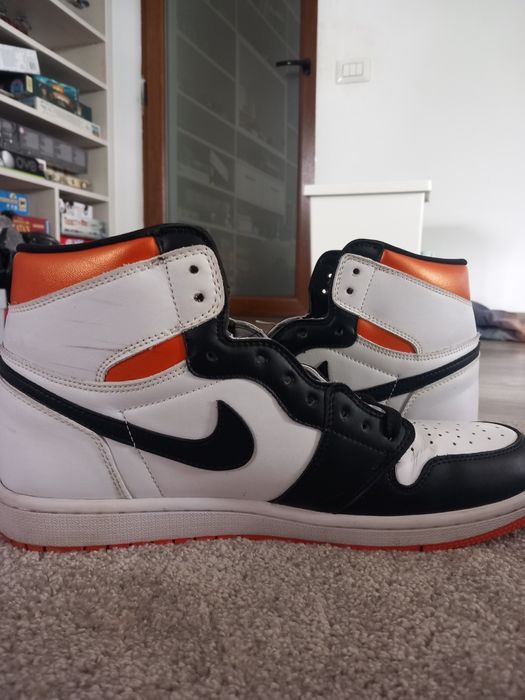 Jordan 1 Electro Orange