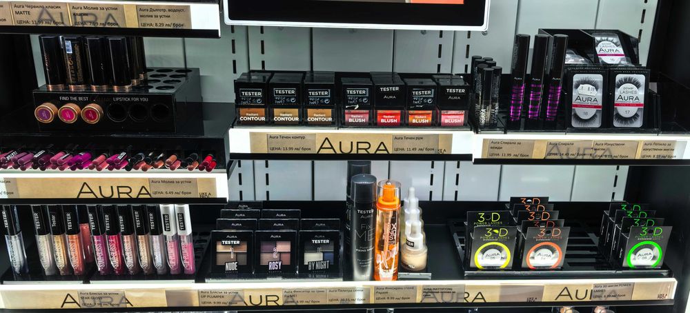 Декоративна козметика Aura