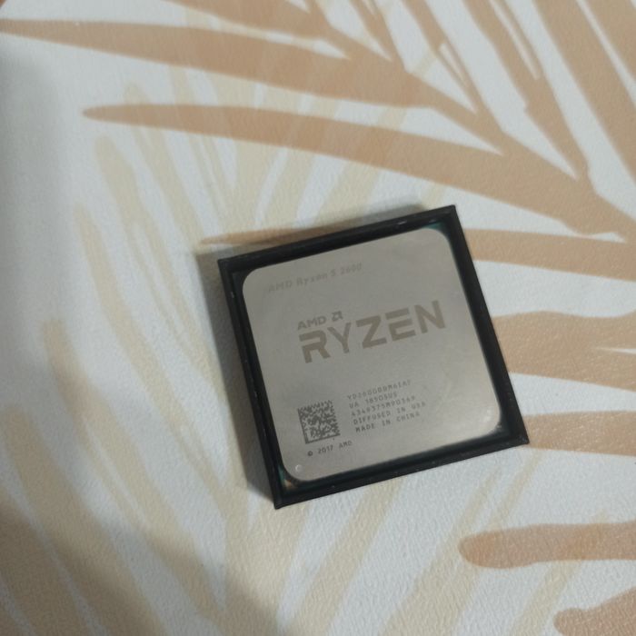 Процесор AMD Ryzen 5 2600 6 ядрен