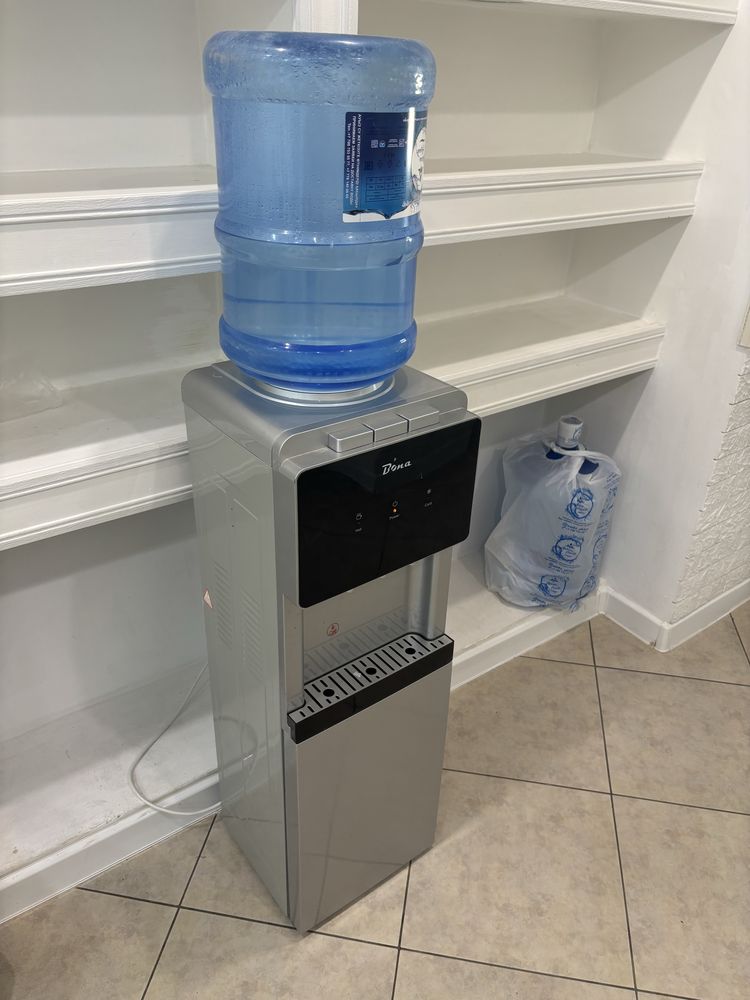 Кулер для воды офиса