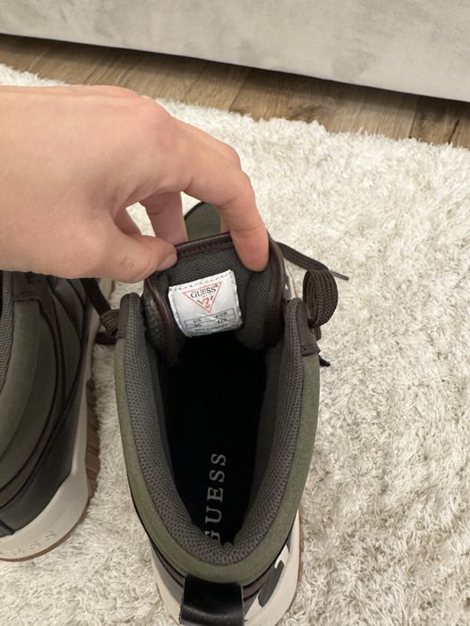 Vand adidasi noi Guess adusi din State , marime 42,5