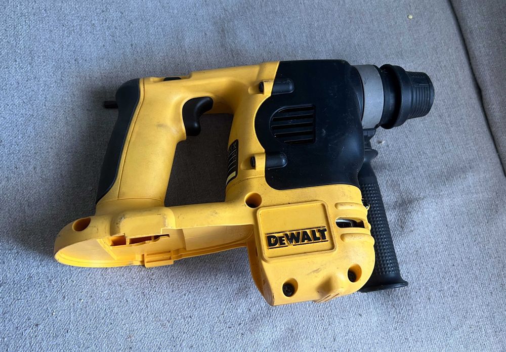 Ciocan rotopercutor DeWalt DC212 18V Germania doar corp functional