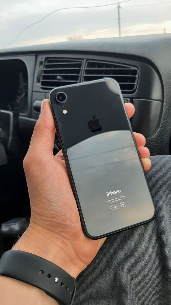 Продам IPHONE XR 128GB