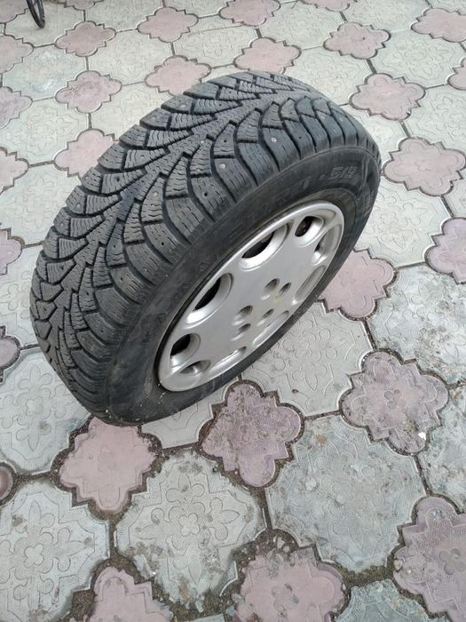 Продам 4 зимних колеса  Кама с  ДИСКАМИ. Диски идут с колпаками.
