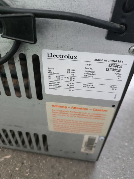 Хладилник на 12 v 220v газ