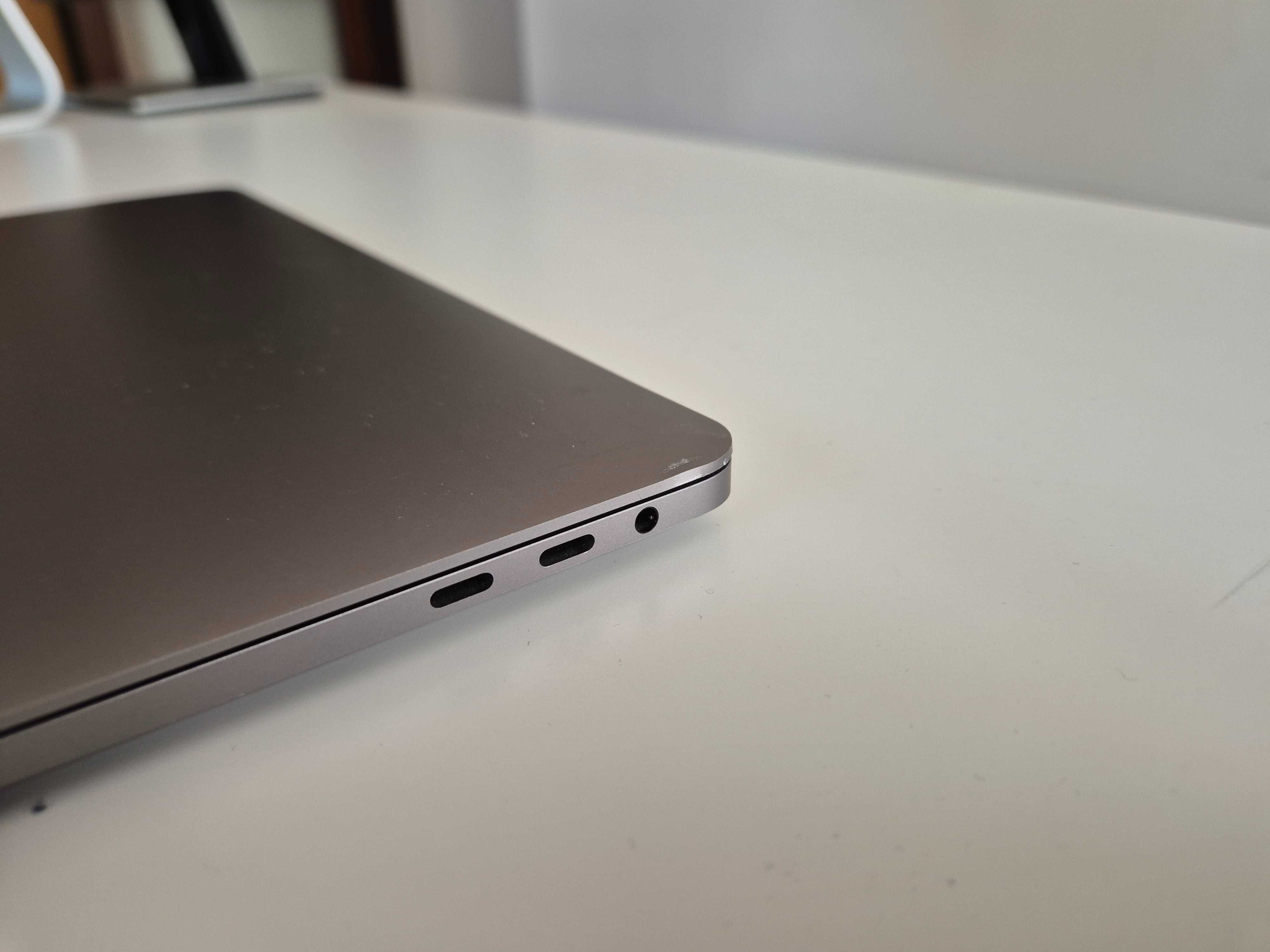 MacBook Pro (13" 2019, 4 TBT3) i7 16GB 512GB SSD, cu Factura si TVA