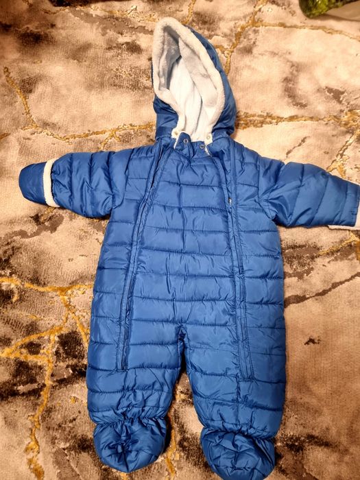 Combinezon in stare impecabila , potrivit pt varsta de 1 an