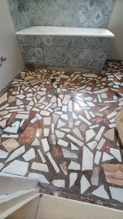 Slefuim pardoseli din piatra, beton sau șapă.