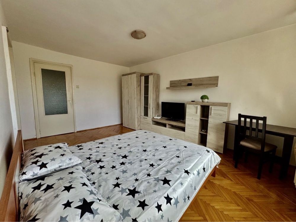 Inchiriez Apartament 2 camere decomandate.
