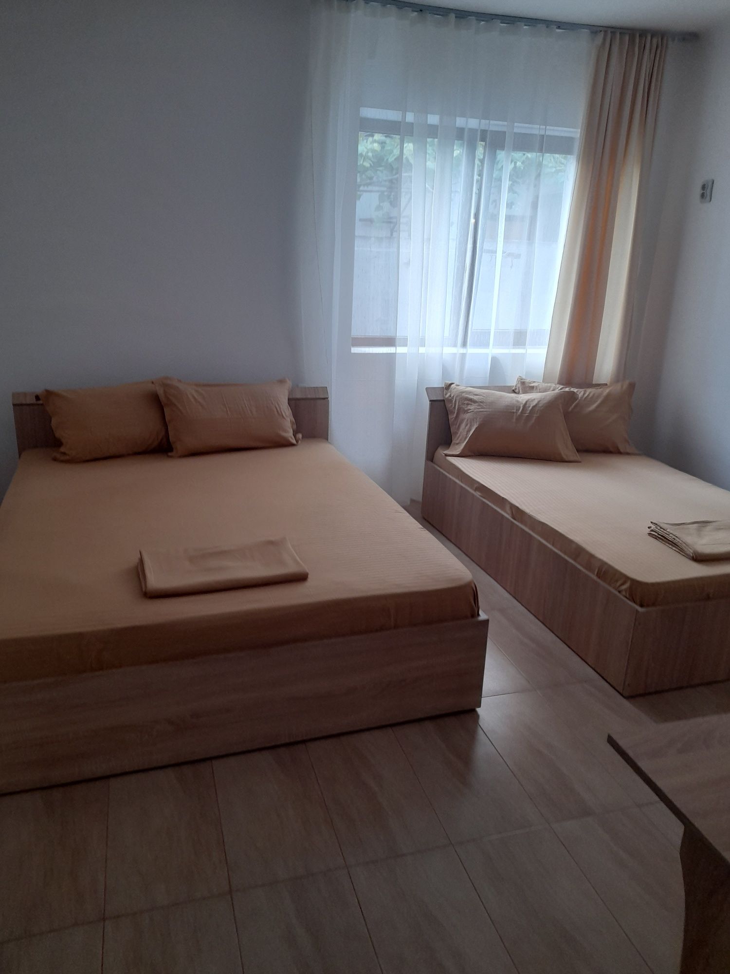 Ofer cazare în Eforie Nord la casa si curte