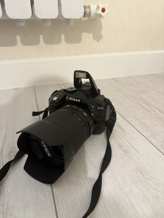 Nikon, D5300, с объективом, зарядка, батарея, чехол