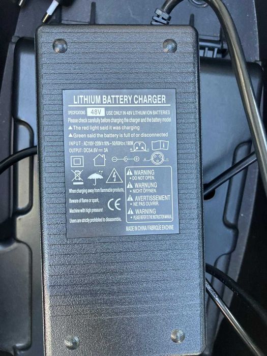 Vând scuter electric RKS R8
