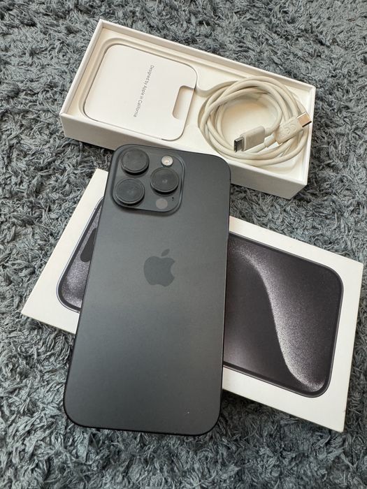 Iphone 15 pro black titanium Ca nou 10/10 full box