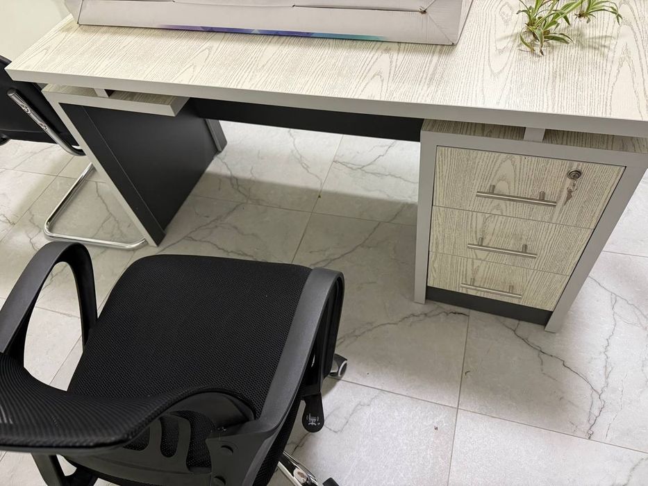 Красивая современная офисная мебель