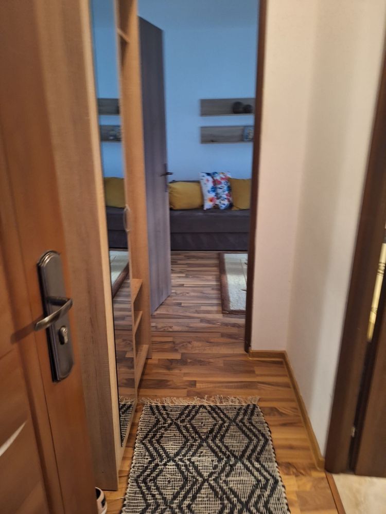 Ofer spre inchiriere apartament 2 camere cu loc de parcare
