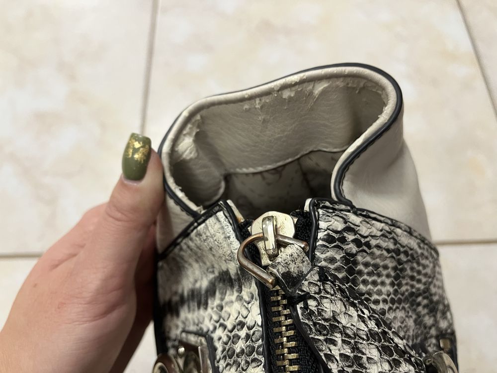Чанта Guess